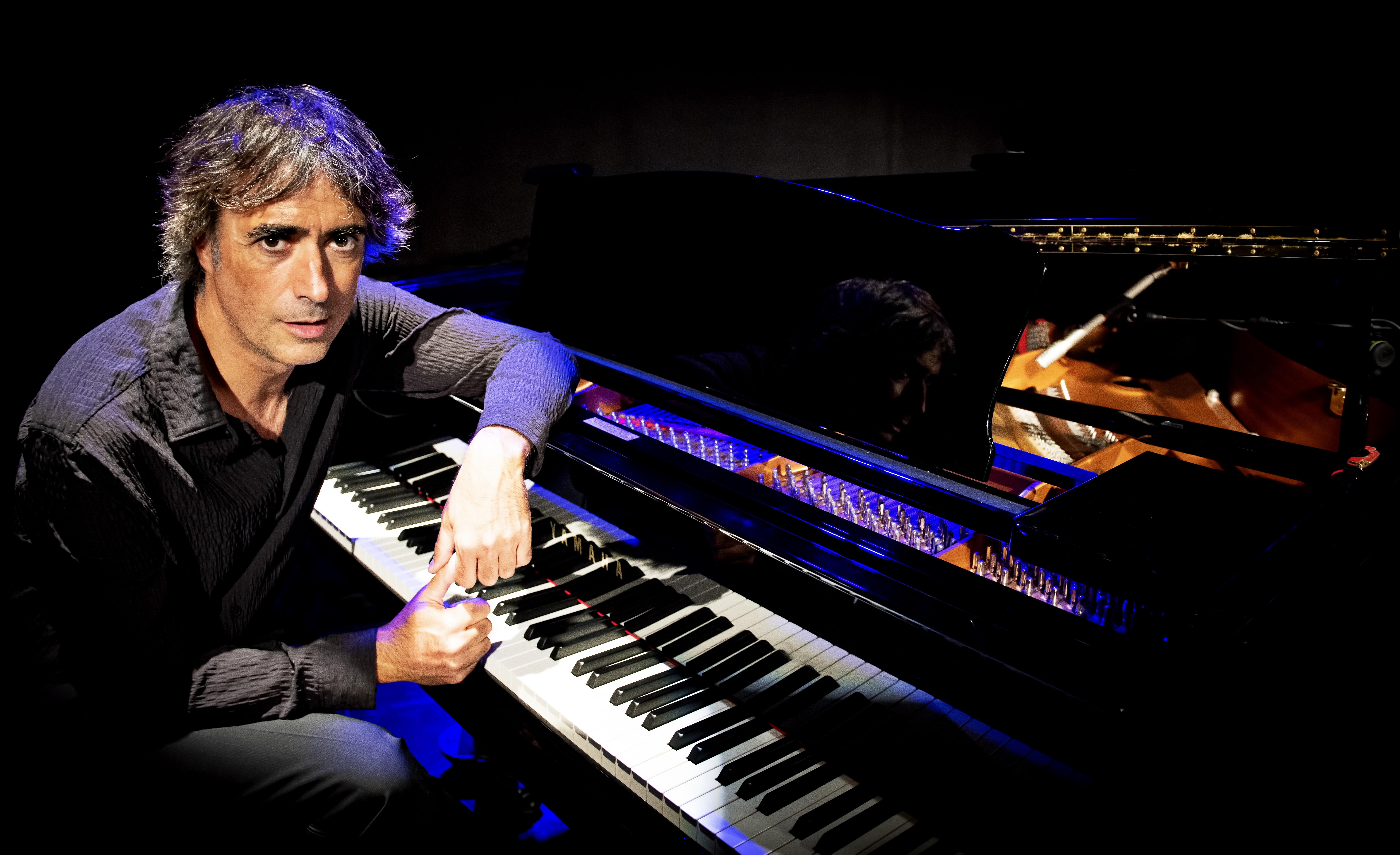 Mikel Azpiroz piano